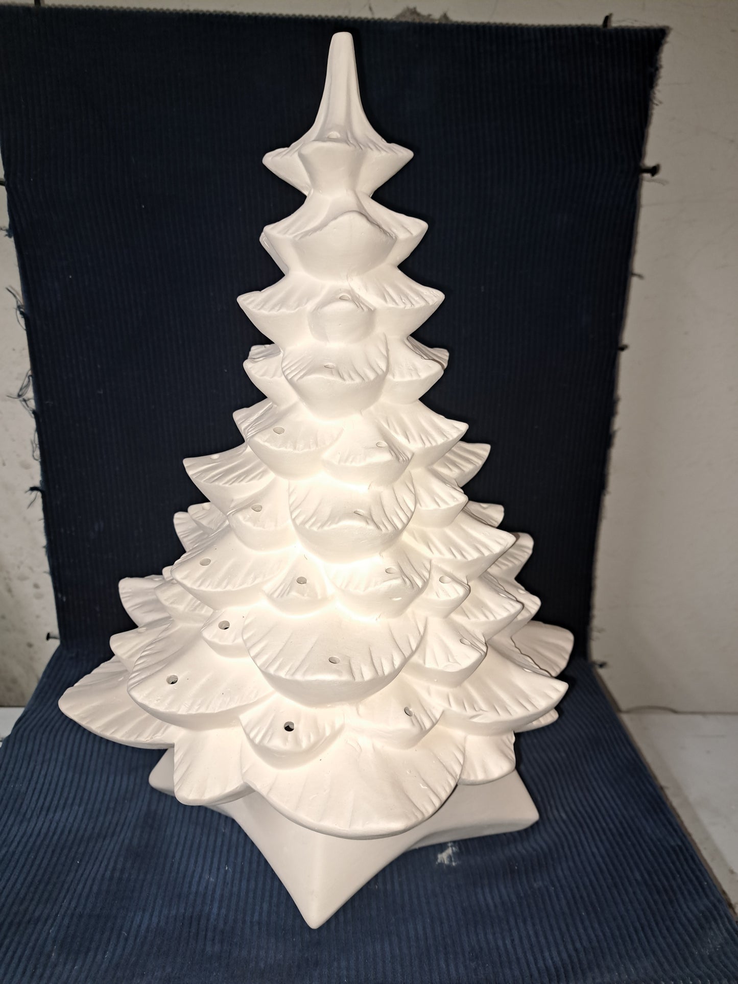 Ceramic Ready To Paint Large Arnels Christmas Tree With Star Base