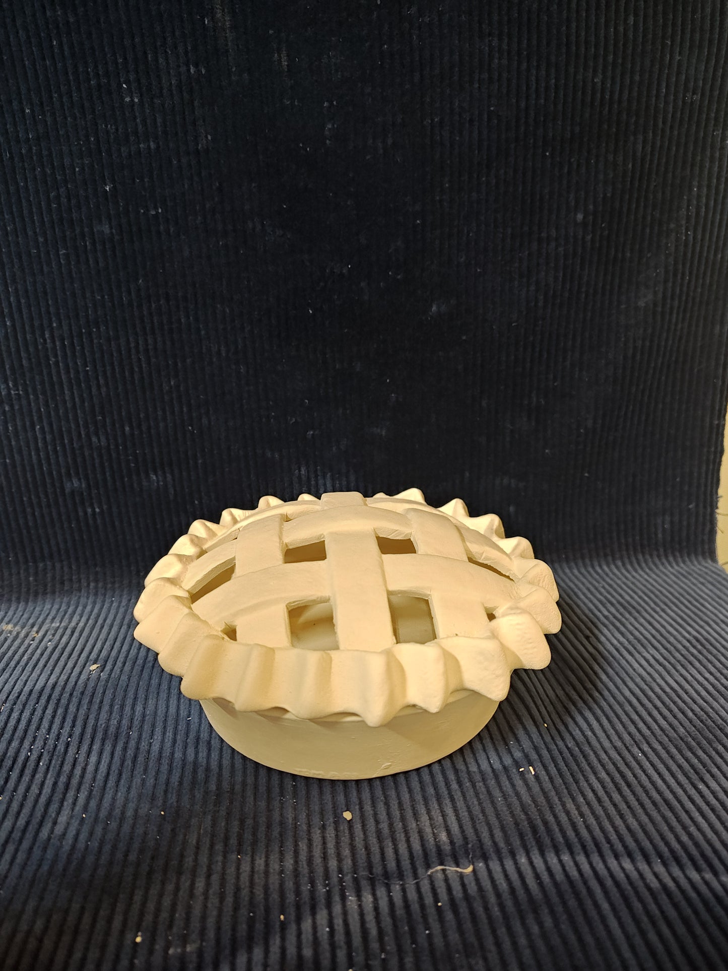 Ceramic Ready to Paint Pie Dish With Lattice Lid