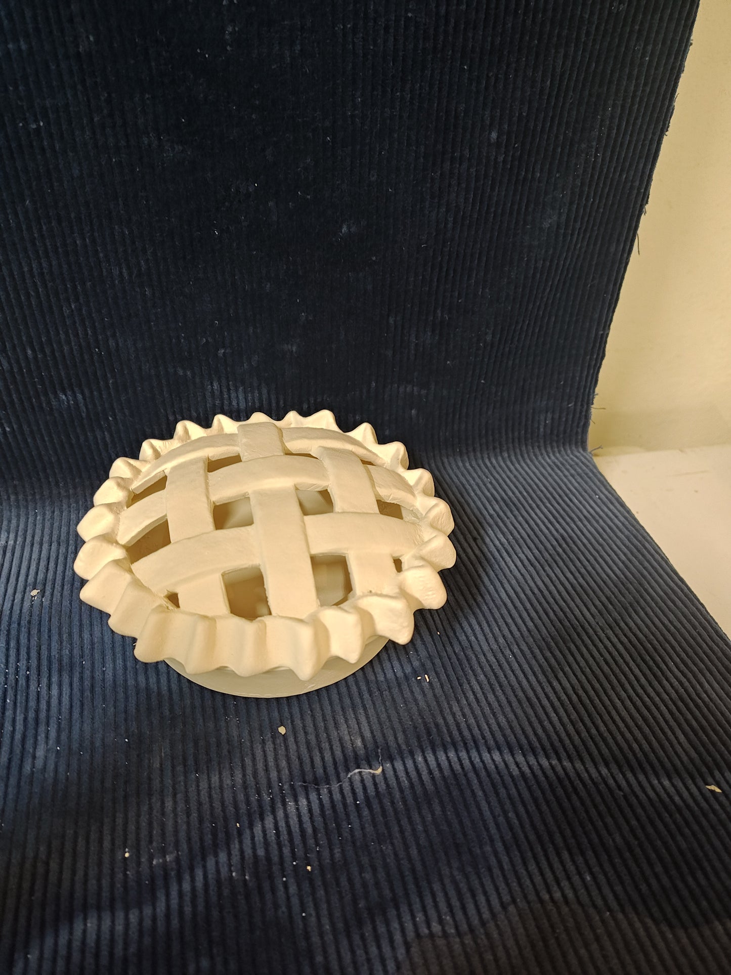 Ceramic Ready to Paint Pie Dish With Lattice Lid